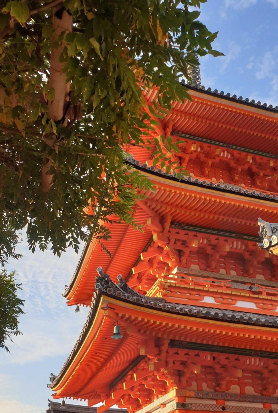 Pagode du temple Kiyomizudera à Kyoto au Japon au coucher de soleil